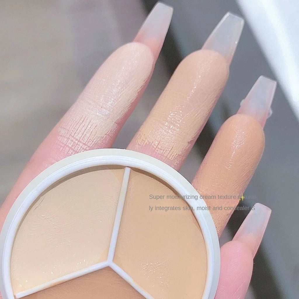 3-Color Concealer Palette Professionally Covers Dark Circles Around Eyes and Face