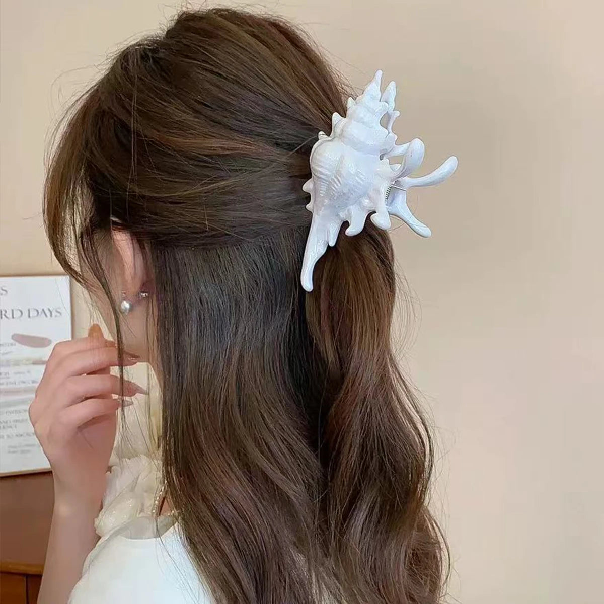 1pc seaside vacation style acrylic sea shell hair clip high-end feeling bun shark clip versatile temperament hair accessory