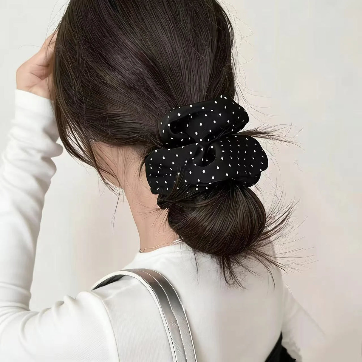 French Style Satin Hair Scrunchie Simple Black White Wave Point Designs Large Intestine Hair Loop Retro Gentle Elastic Hair Ties