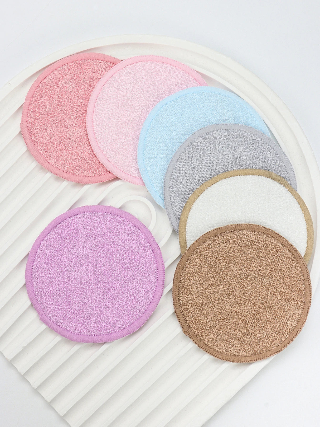 10Pcs Makeup Remover Pads Can Be Soaked in Water and Can Be Removed with Facial Makeup It Can Also Be Used with Makeup Remover.