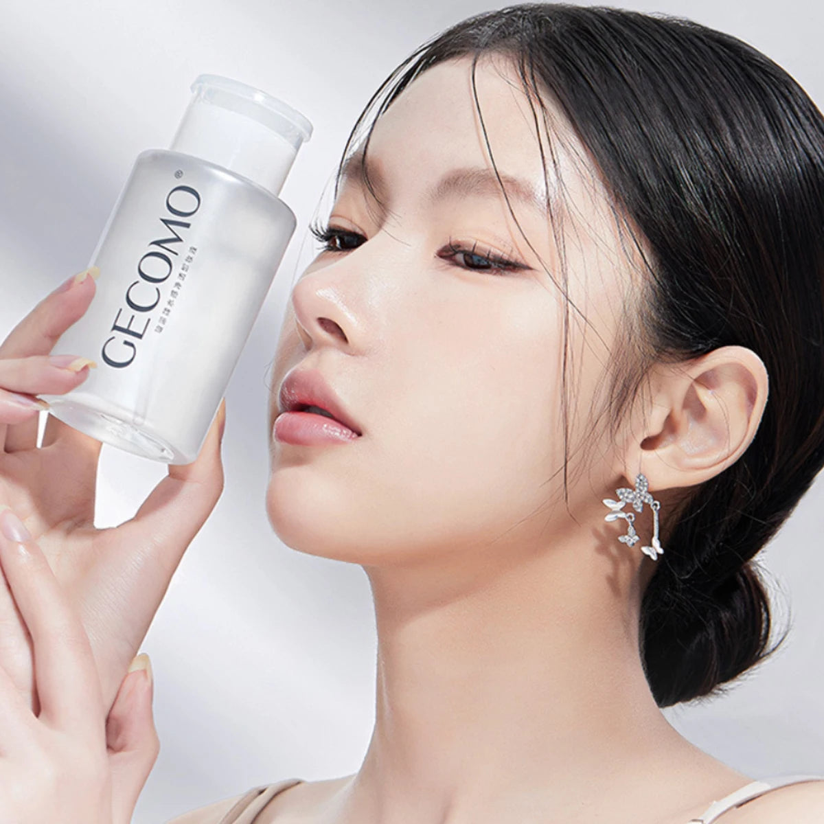 GECOMO Hyaluronic acid makeup remover-3-in-1 Eye, Lip, and Face Cleanser,Gentle, Suitable for Sensitive Skin, Pump Bottle