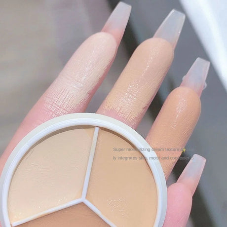 3-Color Concealer Palette Professionally Covers Dark Circles Around Eyes and Face