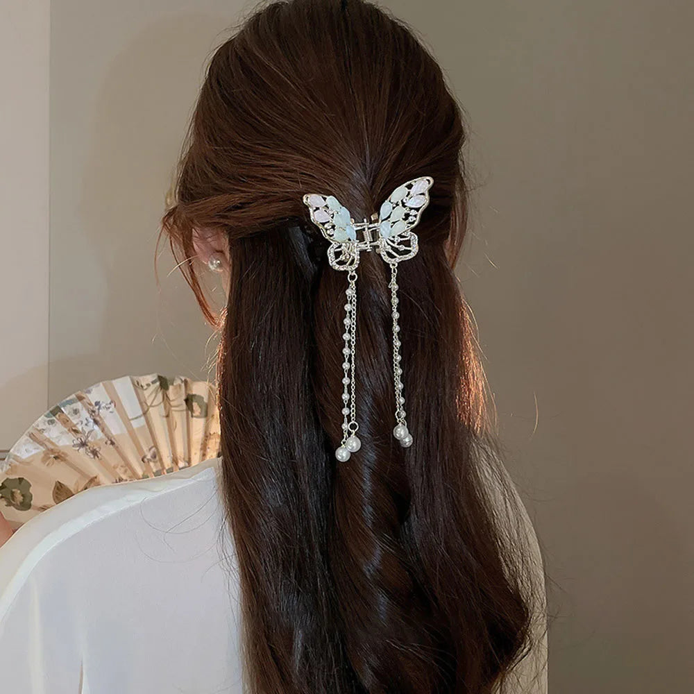 New Butterfly Tassel Pearl Grab Clip Twist Clip Is A Fashionable And Versatile Chinese-style Hair Accessory Hair Clips
