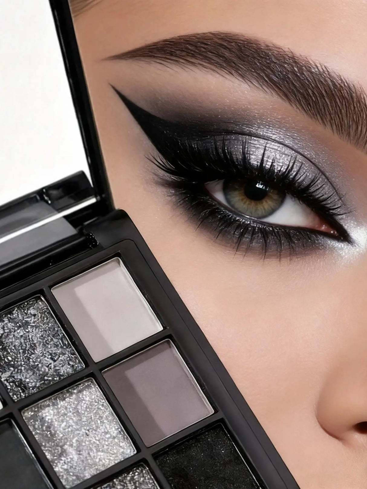A 9-color smoky eyeshadow palette, long-lasting, waterproof, and easy to apply, perfect for creating a smoky punk makeup look.