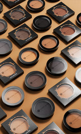 Professional matte contour powder tray creates a 3D facial contour, with long-lasting bronzing powder for setting makeup