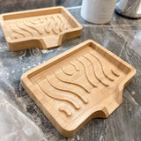 1PCS 13×10×1.8cm Bamboo Wood Self Draining Soaps Dish Holder Bar Soap Saver Tray For Bathtubs Showers Sink Hotel Home Countertop