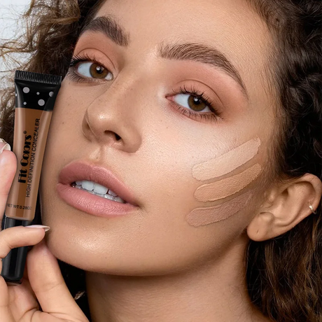Six-Color Hose Concealer, a Kind of Facial Repair Nourishing Liquid Foundation That Can Cover Dark Circles